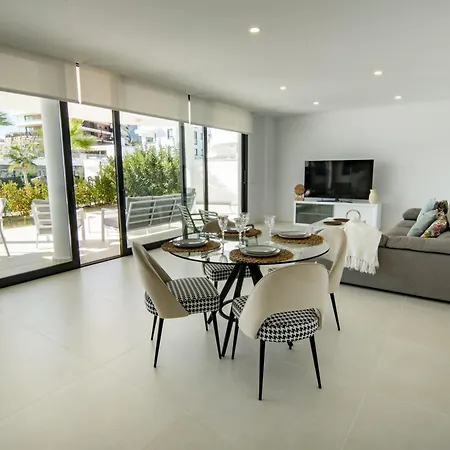Apartman Mara's Higueron West - Higueron Dream - 246 M2 Of Private Terrace & Garden - Like A House *
